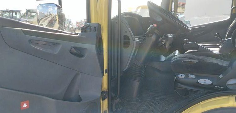 MERCEDES ATEGO DEPANNEUSE AVEC PLATEAU BB50 ET TREUIL – PTAC 11,990 TONNES – 423616 KMS JAUNE 3971YP62
