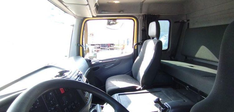MERCEDES ATEGO DEPANNEUSE AVEC PLATEAU BB50 ET TREUIL – PTAC 11,990 TONNES – 423616 KMS JAUNE 3971YP62
