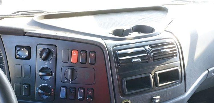 MERCEDES ATEGO DEPANNEUSE AVEC PLATEAU BB50 ET TREUIL – PTAC 11,990 TONNES – 423616 KMS JAUNE 3971YP62