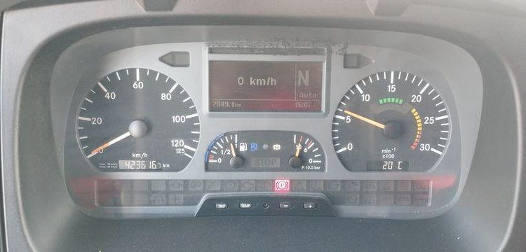 MERCEDES ATEGO DEPANNEUSE AVEC PLATEAU BB50 ET TREUIL – PTAC 11,990 TONNES – 423616 KMS JAUNE 3971YP62