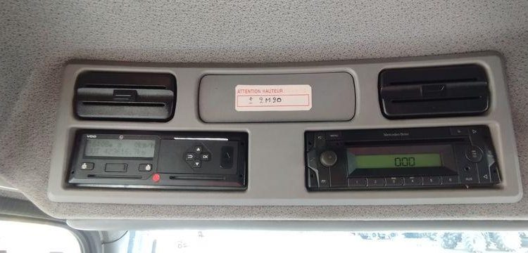 MERCEDES ATEGO DEPANNEUSE AVEC PLATEAU BB50 ET TREUIL – PTAC 11,990 TONNES – 423616 KMS JAUNE 3971YP62