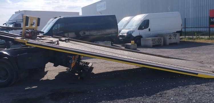 MERCEDES ATEGO DEPANNEUSE AVEC PLATEAU BB50 ET TREUIL – PTAC 11,990 TONNES – 423616 KMS JAUNE 3971YP62