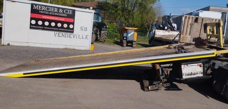 MERCEDES ATEGO DEPANNEUSE AVEC PLATEAU BB50 ET TREUIL – PTAC 11,990 TONNES – 423616 KMS JAUNE 3971YP62
