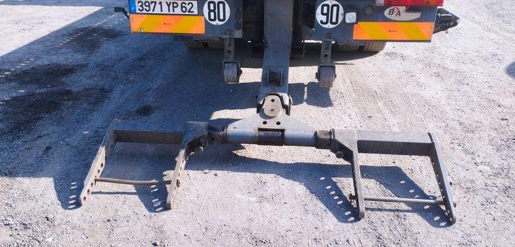 MERCEDES ATEGO DEPANNEUSE AVEC PLATEAU BB50 ET TREUIL – PTAC 11,990 TONNES – 423616 KMS JAUNE 3971YP62