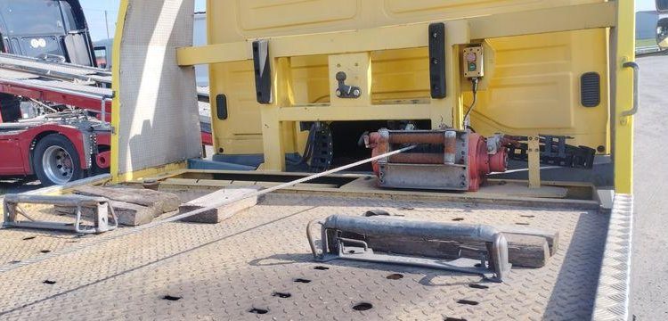 MERCEDES ATEGO DEPANNEUSE AVEC PLATEAU BB50 ET TREUIL – PTAC 11,990 TONNES – 423616 KMS JAUNE 3971YP62
