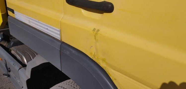 MERCEDES ATEGO DEPANNEUSE AVEC PLATEAU BB50 ET TREUIL – PTAC 11,990 TONNES – 423616 KMS JAUNE 3971YP62