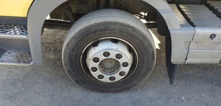 MERCEDES ATEGO DEPANNEUSE AVEC PLATEAU BB50 ET TREUIL – PTAC 11,990 TONNES – 423616 KMS JAUNE 3971YP62