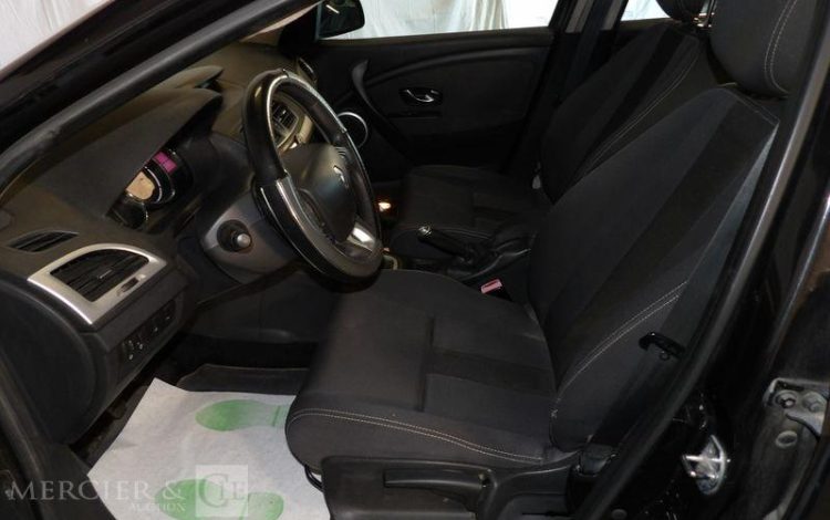 RENAULT MEGANE ESTATE 1,9 DCI 130CH DYNAMIQUE  AT-726-RC