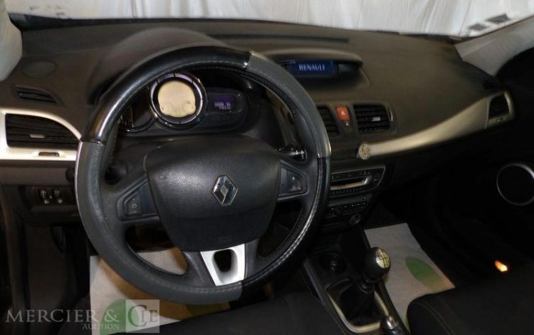 RENAULT MEGANE ESTATE 1,9 DCI 130CH DYNAMIQUE  AT-726-RC