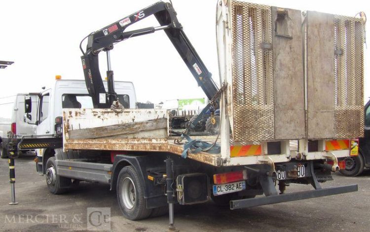 MERCEDES ATEGO PORTE ENGIN AVEC GRUE – PTAC 15 TONNES – 273927 KMS – ANNEE 2012 BLANC CL-382-AE