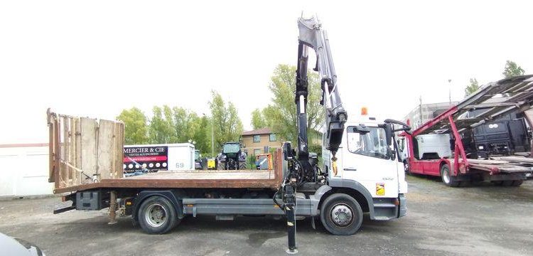 MERCEDES ATEGO PORTE ENGIN AVEC GRUE – PTAC 15 TONNES – 273927 KMS – ANNEE 2012 BLANC CL-382-AE