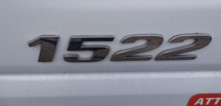 MERCEDES ATEGO PORTE ENGIN AVEC GRUE – PTAC 15 TONNES – 273927 KMS – ANNEE 2012 BLANC CL-382-AE