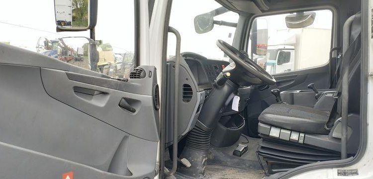 MERCEDES ATEGO PORTE ENGIN AVEC GRUE – PTAC 15 TONNES – 273927 KMS – ANNEE 2012 BLANC CL-382-AE