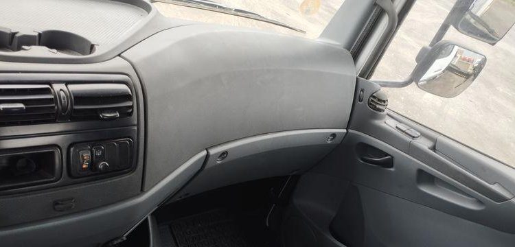 MERCEDES ATEGO PORTE ENGIN AVEC GRUE – PTAC 15 TONNES – 273927 KMS – ANNEE 2012 BLANC CL-382-AE