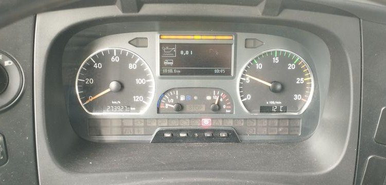MERCEDES ATEGO PORTE ENGIN AVEC GRUE – PTAC 15 TONNES – 273927 KMS – ANNEE 2012 BLANC CL-382-AE