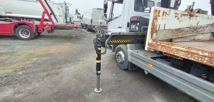 MERCEDES ATEGO PORTE ENGIN AVEC GRUE – PTAC 15 TONNES – 273927 KMS – ANNEE 2012 BLANC CL-382-AE