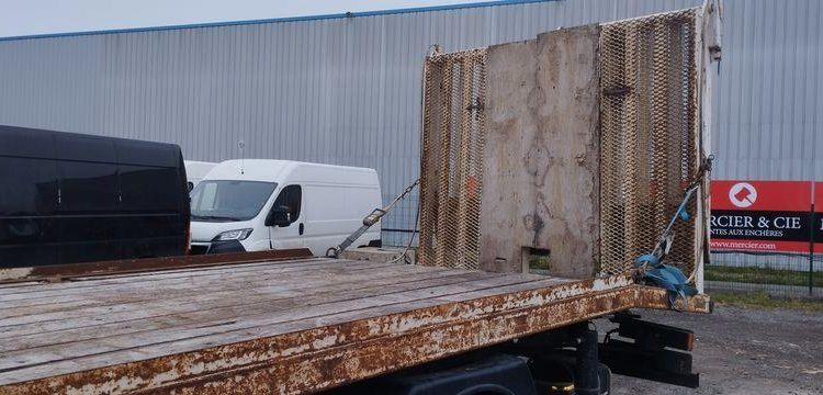 MERCEDES ATEGO PORTE ENGIN AVEC GRUE – PTAC 15 TONNES – 273927 KMS – ANNEE 2012 BLANC CL-382-AE