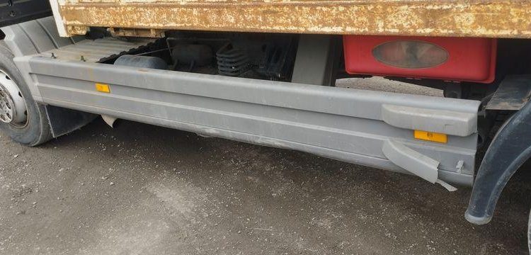 MERCEDES ATEGO PORTE ENGIN AVEC GRUE – PTAC 15 TONNES – 273927 KMS – ANNEE 2012 BLANC CL-382-AE