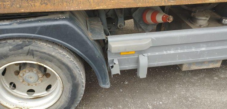 MERCEDES ATEGO PORTE ENGIN AVEC GRUE – PTAC 15 TONNES – 273927 KMS – ANNEE 2012 BLANC CL-382-AE