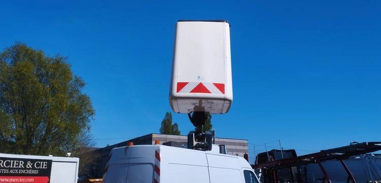 RENAULT MASTER 3 L2H2 F3500 2,3DCI 16 FAP 125 CV AVEC NACELLE TIME ET32LE – 11,60 M – BLANC CV-472-XS