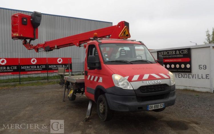 IVECO 35S11 AVEC NACELLE GSR 179T 16M NON ROULANT  DA-890-SZ