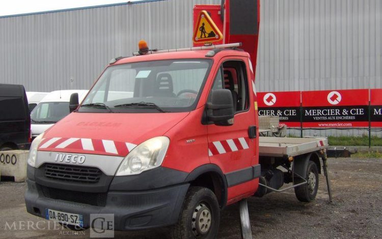 IVECO 35S11 AVEC NACELLE GSR 179T 16M NON ROULANT  DA-890-SZ
