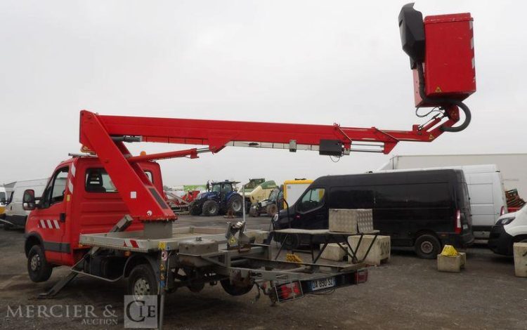 IVECO 35S11 AVEC NACELLE GSR 179T 16M NON ROULANT  DA-890-SZ
