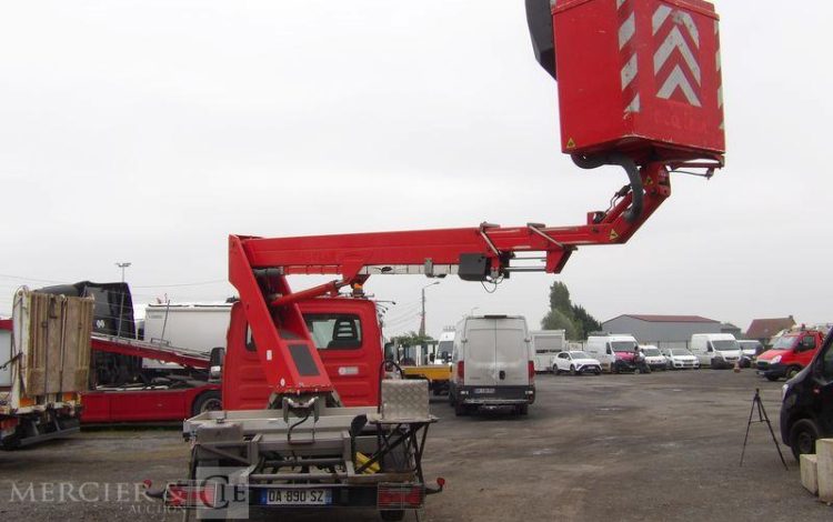 IVECO 35S11 AVEC NACELLE GSR 179T 16M NON ROULANT  DA-890-SZ