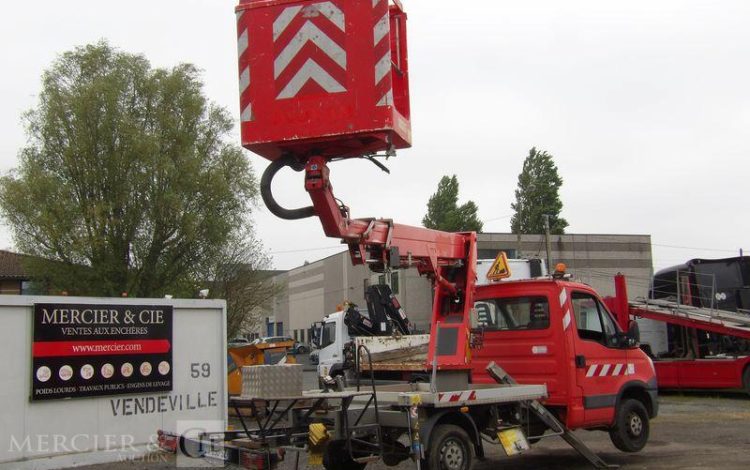 IVECO 35S11 AVEC NACELLE GSR 179T 16M NON ROULANT  DA-890-SZ