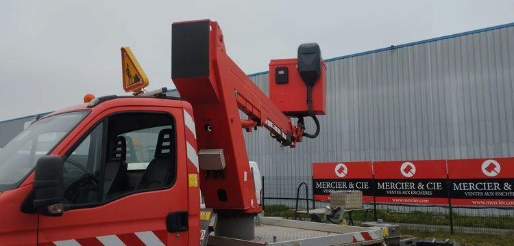 IVECO 35S11 AVEC NACELLE GSR 179T 16M NON ROULANT  DA-890-SZ