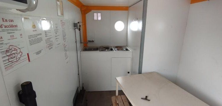 CNSE ABRIS DE CHANTIER REFECTOIRE + VESTIAIRE ET WC – 1 ESSIEU – 1,3 TONNES – AN 2014  DG-265-WC