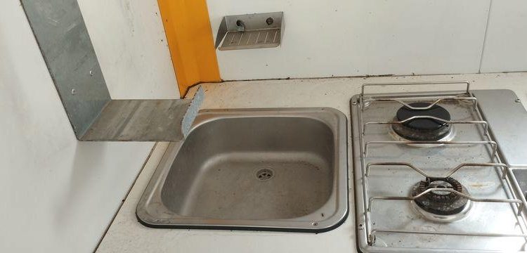 CNSE ABRIS DE CHANTIER REFECTOIRE + VESTIAIRE ET WC – 1 ESSIEU – 1,3 TONNES – AN 2014  DG-265-WC