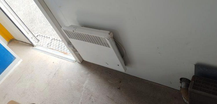 CNSE ABRIS DE CHANTIER REFECTOIRE + VESTIAIRE ET WC – 1 ESSIEU – 1,3 TONNES – AN 2014  DG-265-WC