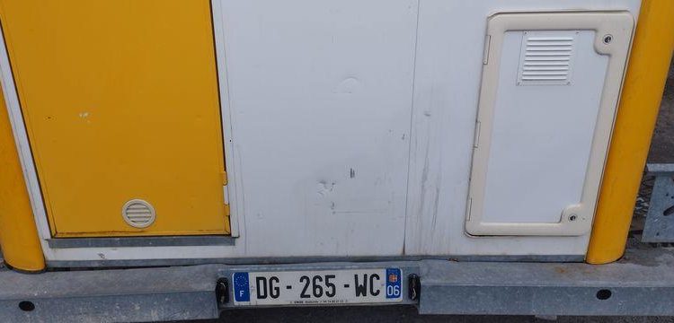 CNSE ABRIS DE CHANTIER REFECTOIRE + VESTIAIRE ET WC – 1 ESSIEU – 1,3 TONNES – AN 2014  DG-265-WC