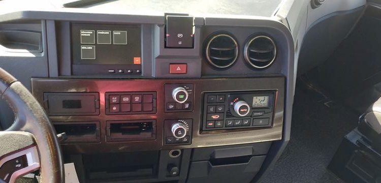 RENAULT TRACTEUR ROUTIER T 520 COMFORT – DIESEL – 71306 KMS – ANN MARRON DH-191-CP