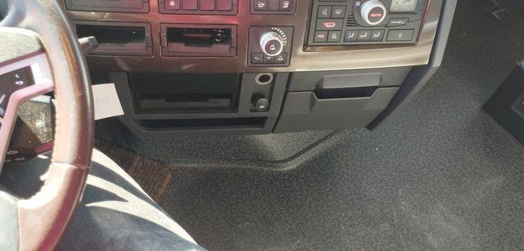 RENAULT TRACTEUR ROUTIER T 520 COMFORT – DIESEL – 71306 KMS – ANN MARRON DH-191-CP