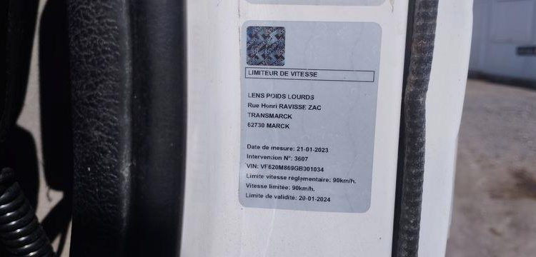 RENAULT CAMION POUBELLE D26 WIDE – DIESEL – 447 HEURES – 194653 KMS – ANNEE 2016 BLANC EA-930-YW