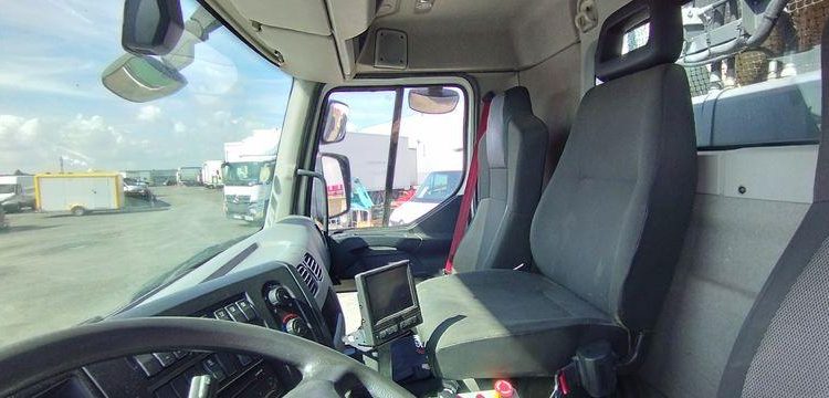 RENAULT CAMION POUBELLE D26 WIDE – DIESEL – 447 HEURES – 194653 KMS – ANNEE 2016 BLANC EA-930-YW