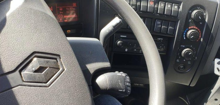 RENAULT CAMION POUBELLE D26 WIDE – DIESEL – 447 HEURES – 194653 KMS – ANNEE 2016 BLANC EA-930-YW