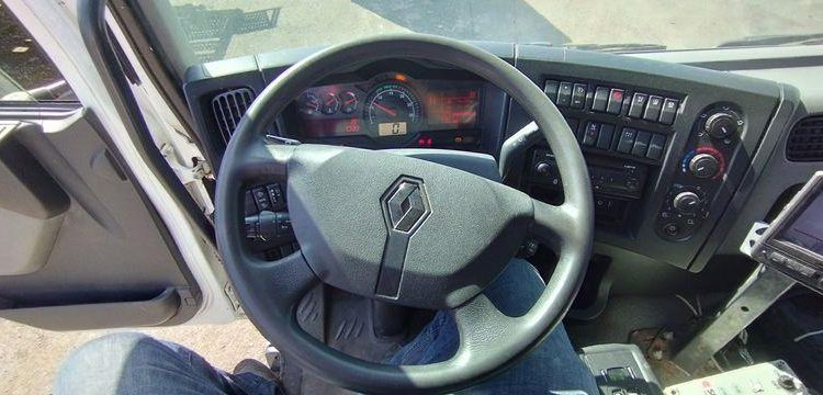RENAULT CAMION POUBELLE D26 WIDE – DIESEL – 447 HEURES – 194653 KMS – ANNEE 2016 BLANC EA-930-YW