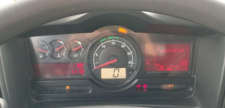 RENAULT CAMION POUBELLE D26 WIDE – DIESEL – 447 HEURES – 194653 KMS – ANNEE 2016 BLANC EA-930-YW