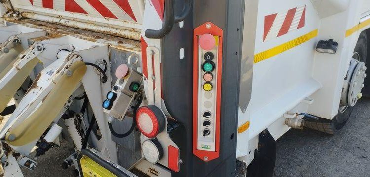 RENAULT CAMION POUBELLE D26 WIDE – DIESEL – 447 HEURES – 194653 KMS – ANNEE 2016 BLANC EA-930-YW