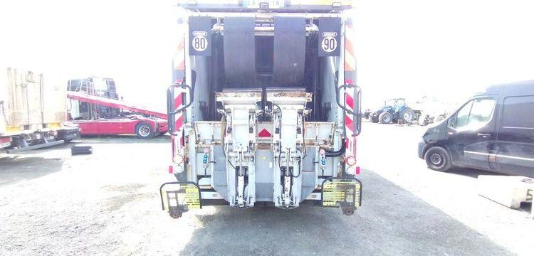 RENAULT CAMION POUBELLE D26 WIDE – DIESEL – 447 HEURES – 194653 KMS – ANNEE 2016 BLANC EA-930-YW