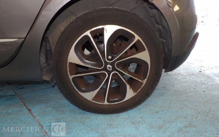 RENAULT SCENIC 1,2 TCE 130CH ENERGY BOSE GRIS EF-371-BQ