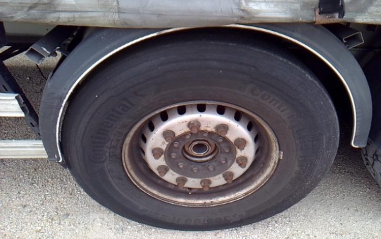 FRUEHAUF SEMI REMORQUE BACHE HAYON 3 ESSIEUX PTAC 38T GRIS EK-353-DL