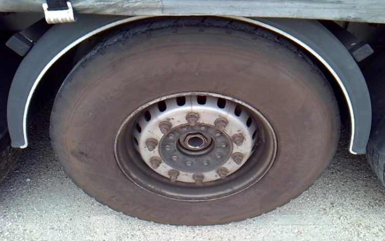 FRUEHAUF SEMI REMORQUE BACHE HAYON 3 ESSIEUX PTAC 38T GRIS EK-353-DL