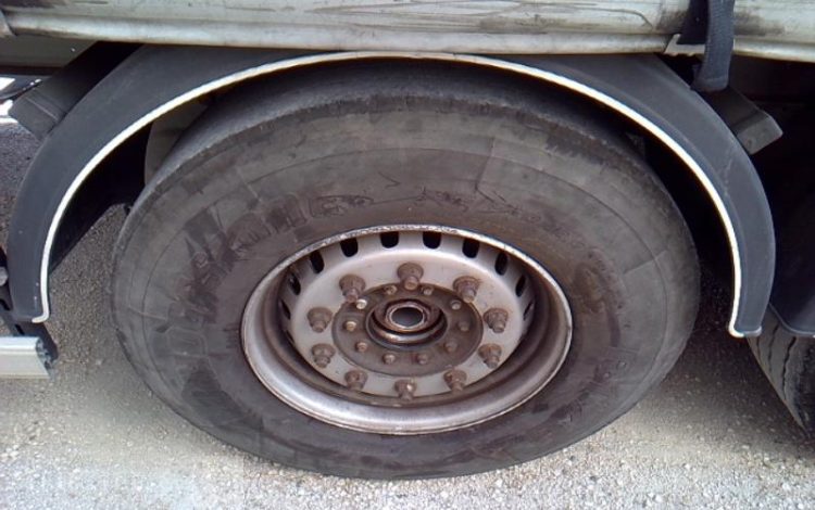 FRUEHAUF SEMI REMORQUE BACHE HAYON 3 ESSIEUX PTAC 38T GRIS EL-536-LL