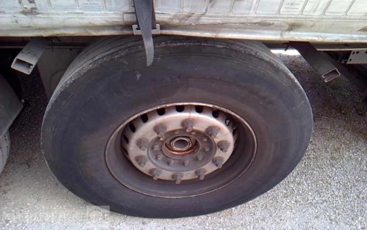 FRUEHAUF SEMI REMORQUE BACHE HAYON 3 ESSIEUX PTAC 38T GRIS EL-536-LL