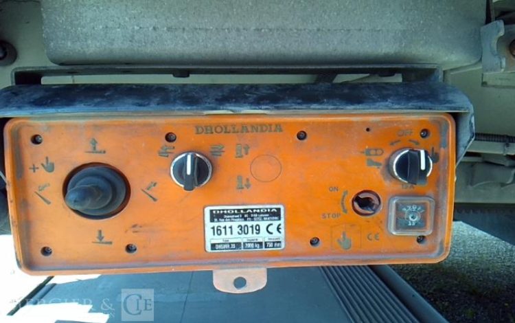 FRUEHAUF SEMI REMORQUE BACHE HAYON 3 ESSIEUX PTAC 38T GRIS EL-536-LL