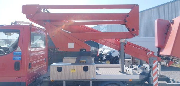 IVECO 35S12 AVEC NACELLE COMET ESK18/2/7,5HQ  EL-558-HZ